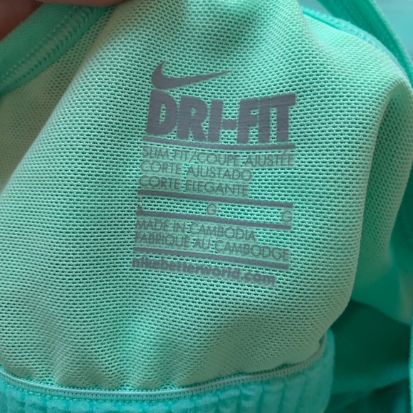 Green and grey Nike tank top with built in pads - Picture 2 of 4